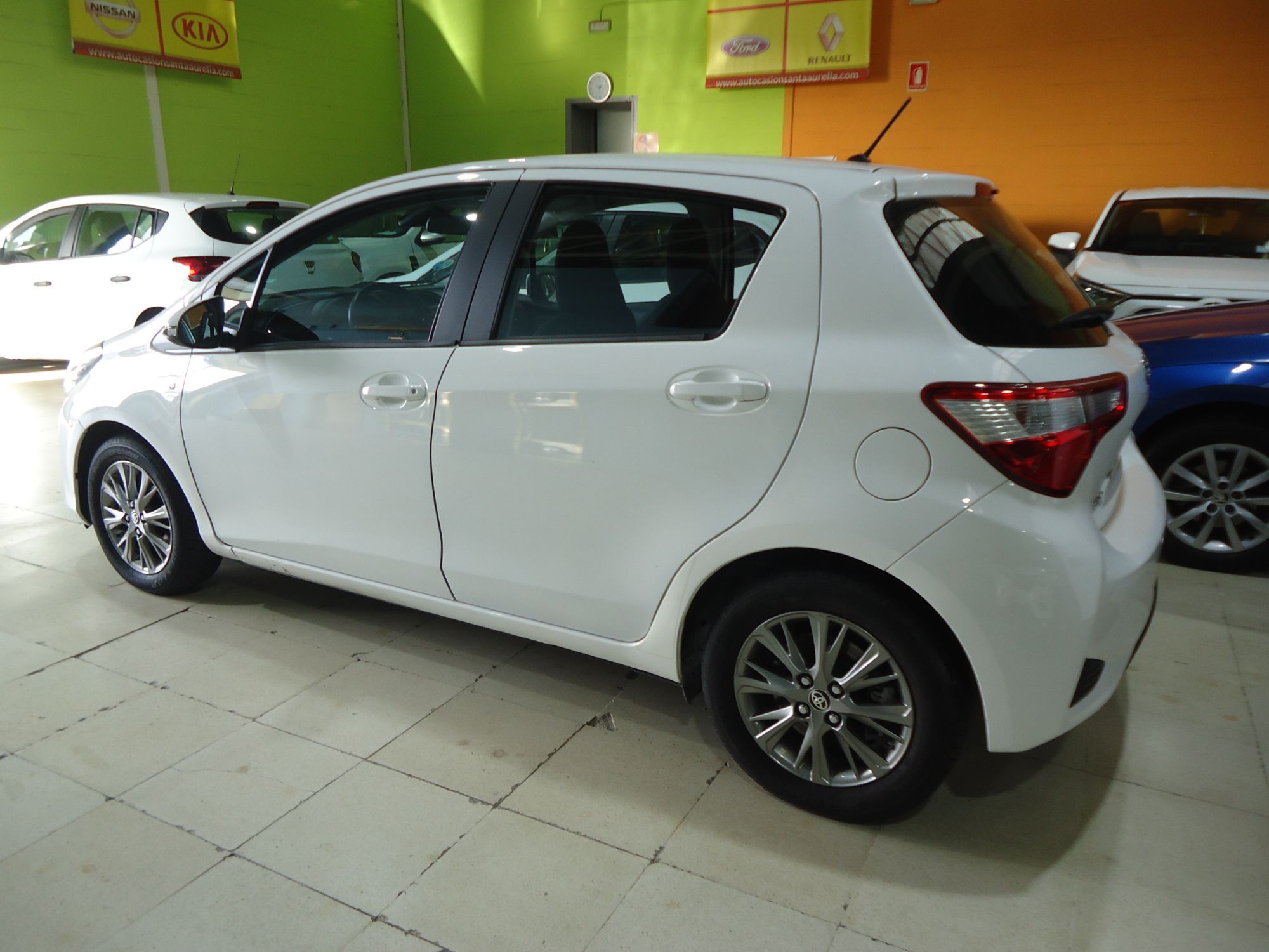 TOYOTA Yaris (100H 1.5 Active) en Sevilla