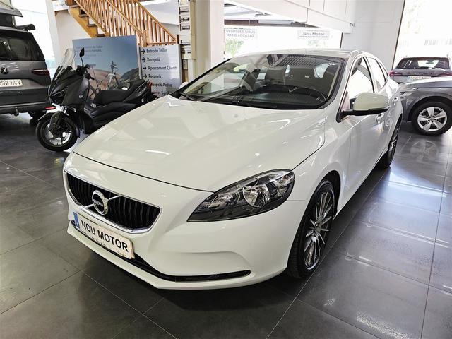 VOLVO V40 (D3 Momentum Auto 110 kW (150 CV)) en Barcelona