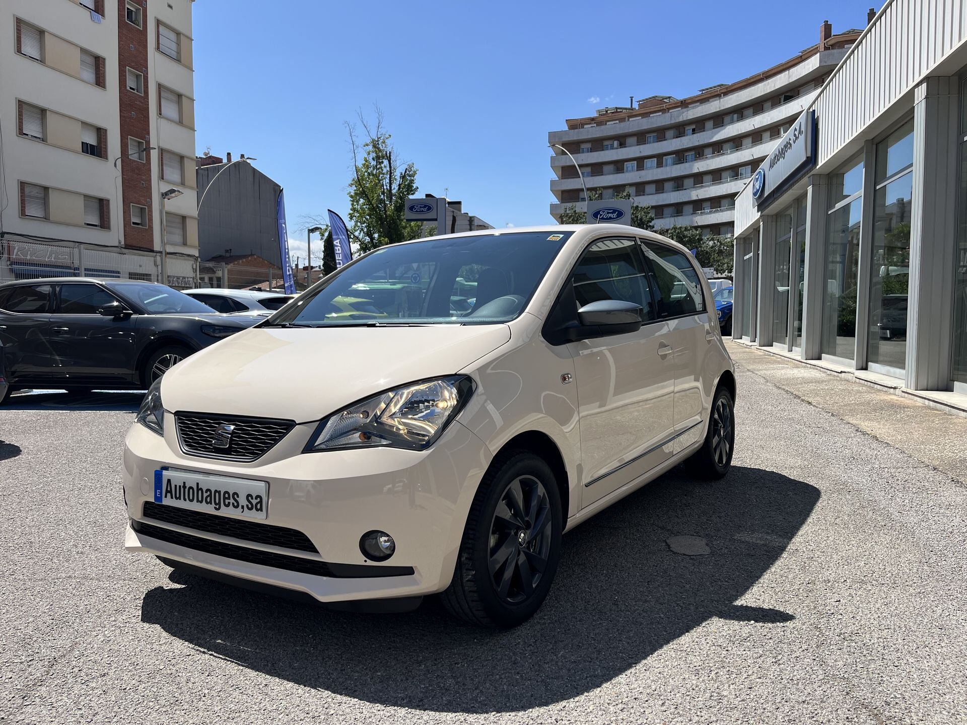 SEAT Mii (1.0 75cv Mii by Mango Negro Deep) en Barcelona