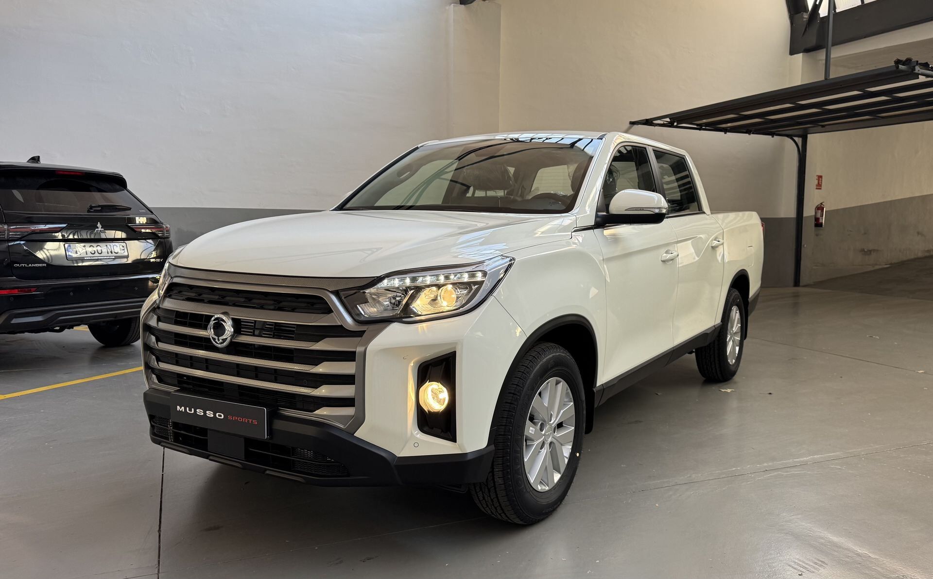 SSANGYONG KGM Musso Sports (Sports D22DTR 4x4 Pro GSR Auto) en Barcelona