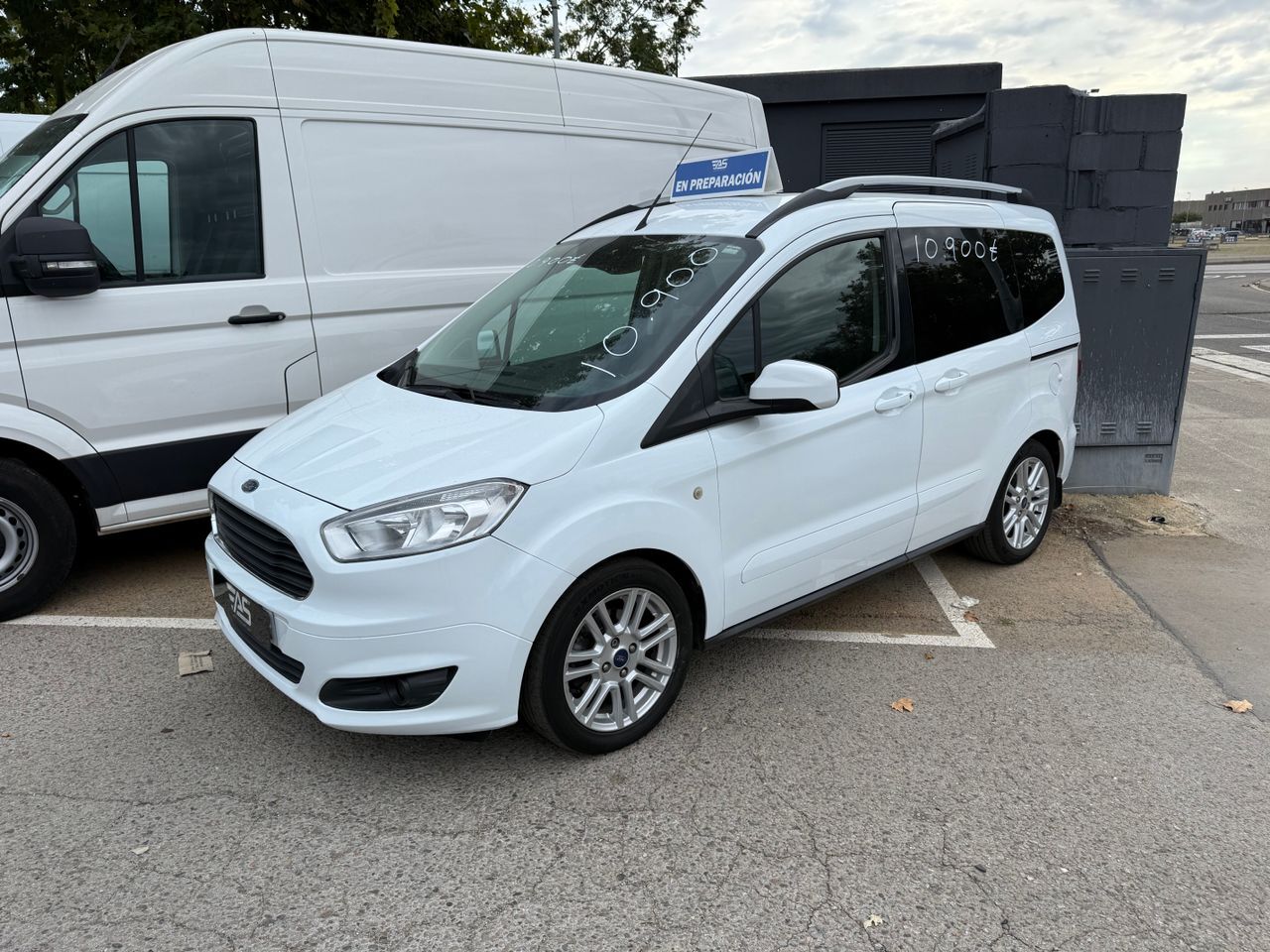 FORD Tourneo Courier (1.0 EcoBoost 100cv Ambiente) en Girona