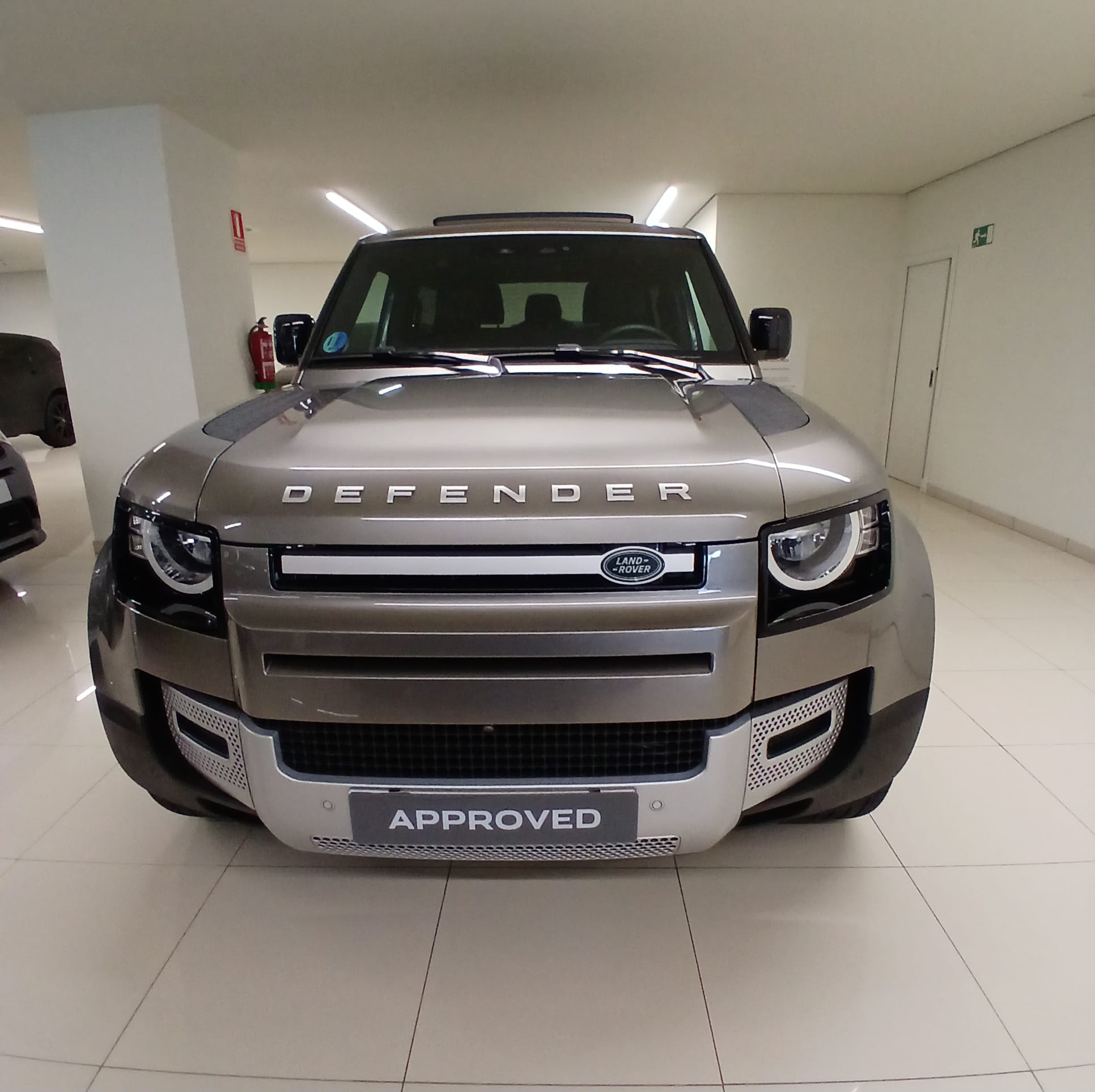 LAND ROVER Defender (3.0 D6H AWD 3DR RWB #S 249PS AUTO) en Sevilla