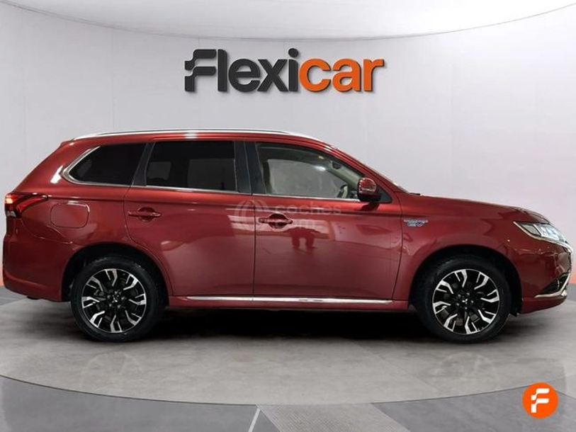 Foto del MITSUBISHI Outlander PHEV Kaiteki 4WD
