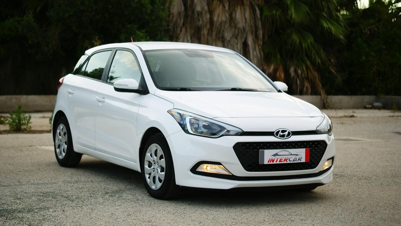 HYUNDAI i20 (i20 1.4 CRDI75 Comfort AA) en Murcia