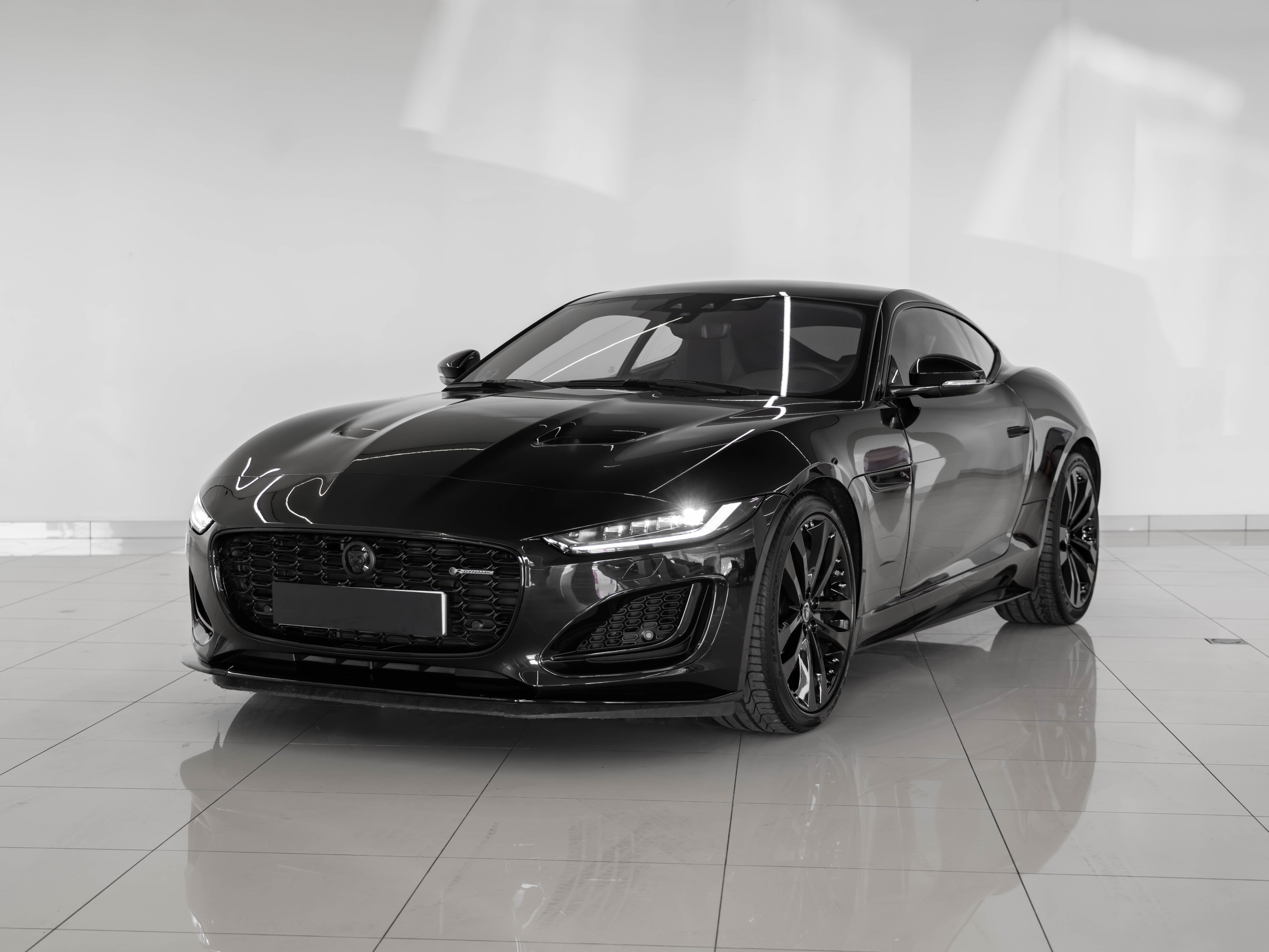 JAGUAR F-Type (Coupe 2.0 i4 R-Dynamic Auto 221 kW (300 CV)) en Sevilla