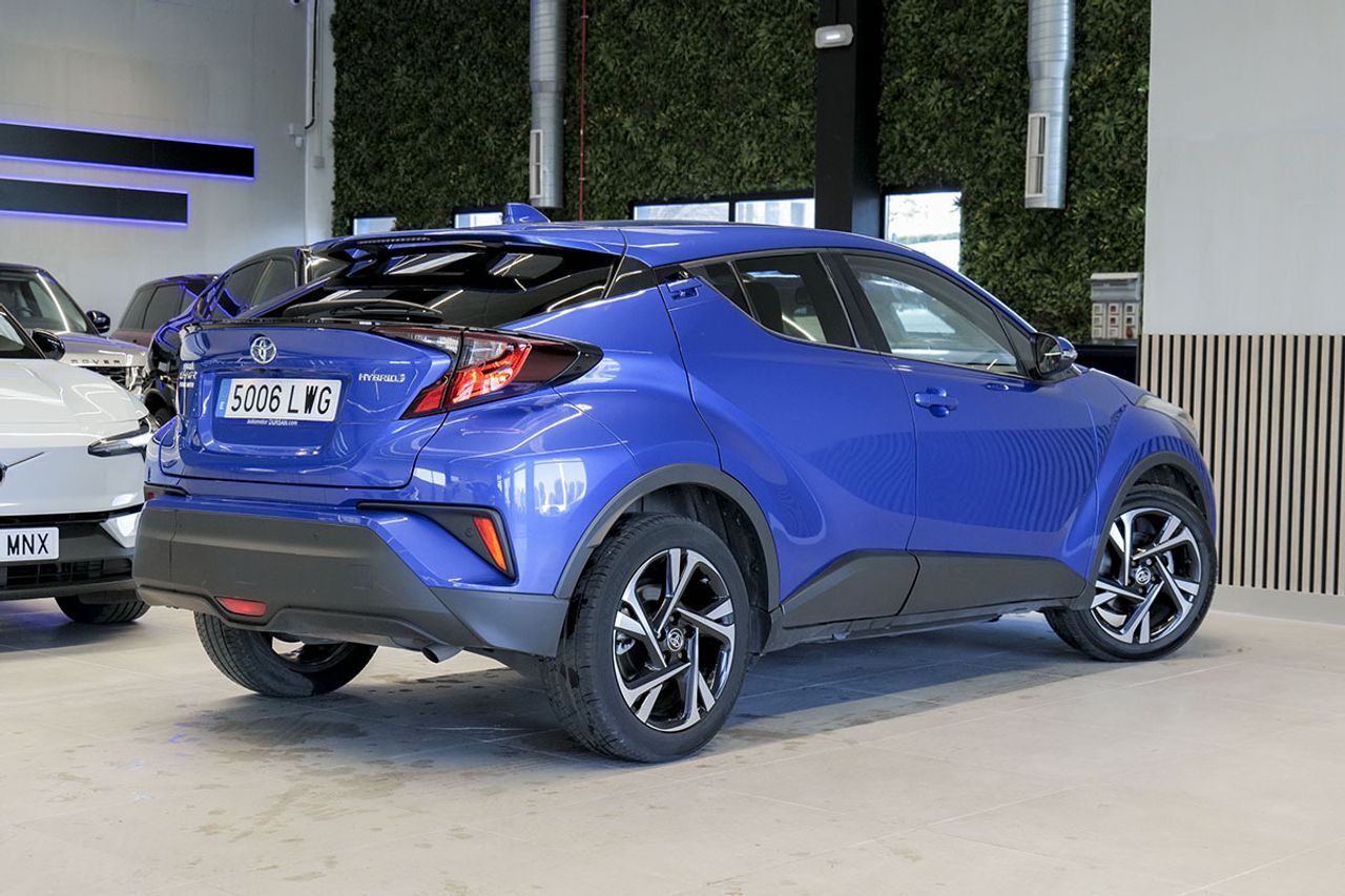 Foto del TOYOTA C-HR 125H Advance