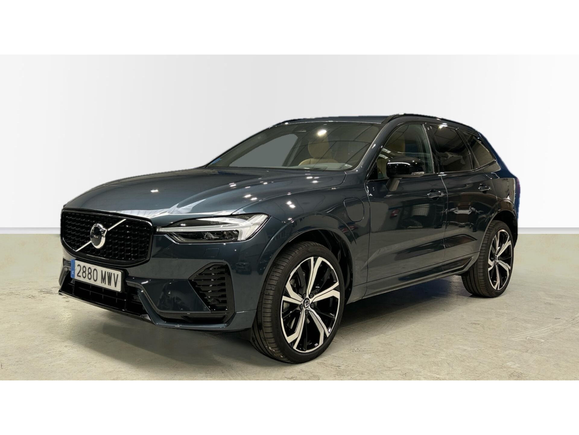 VOLVO XC60 (T6 Recharge Ultra Dark AWD Auto 257 kW (350 CV)) en Madrid
