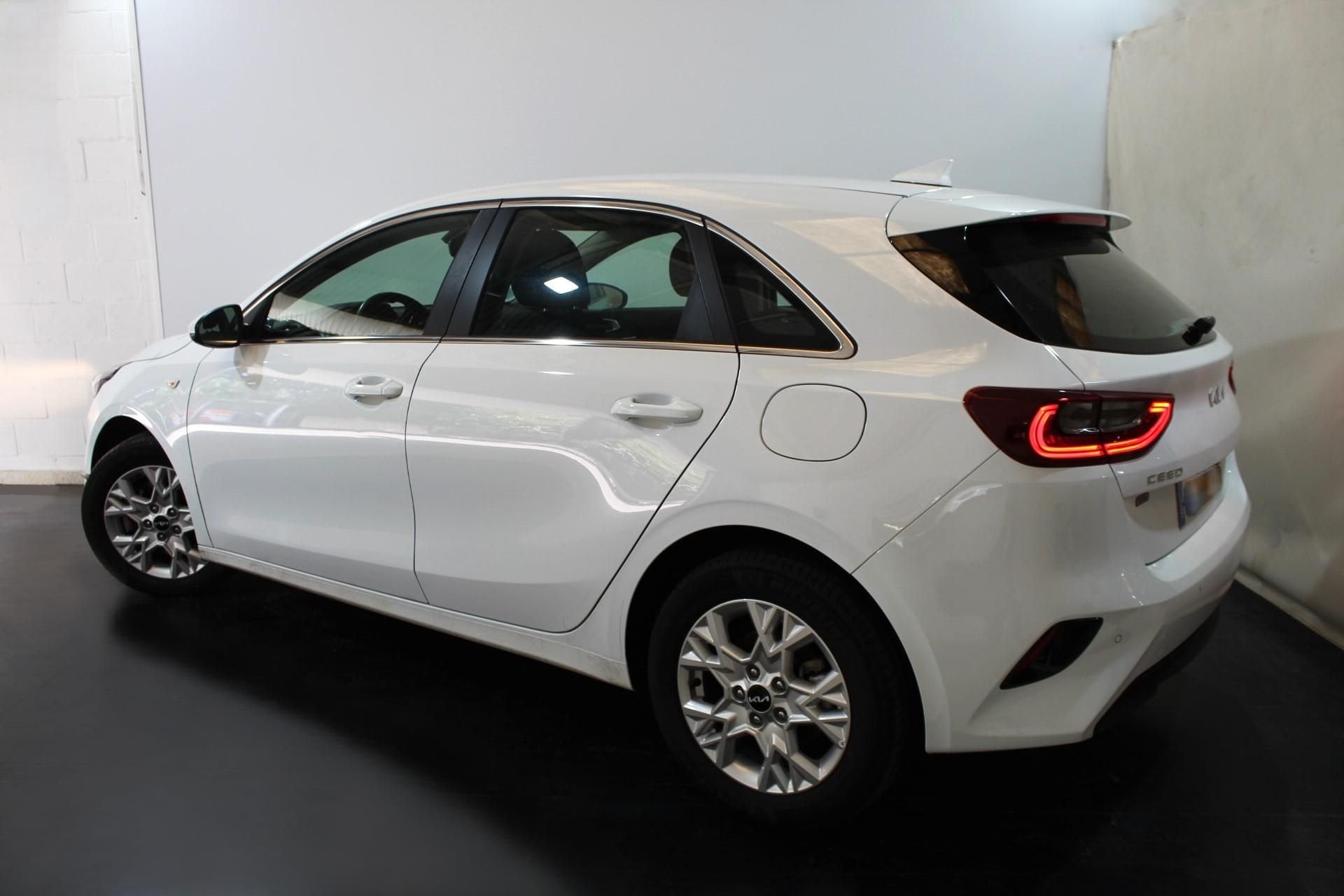 Foto del KIA Ceed 1.6 MHEV iMT Drive 136