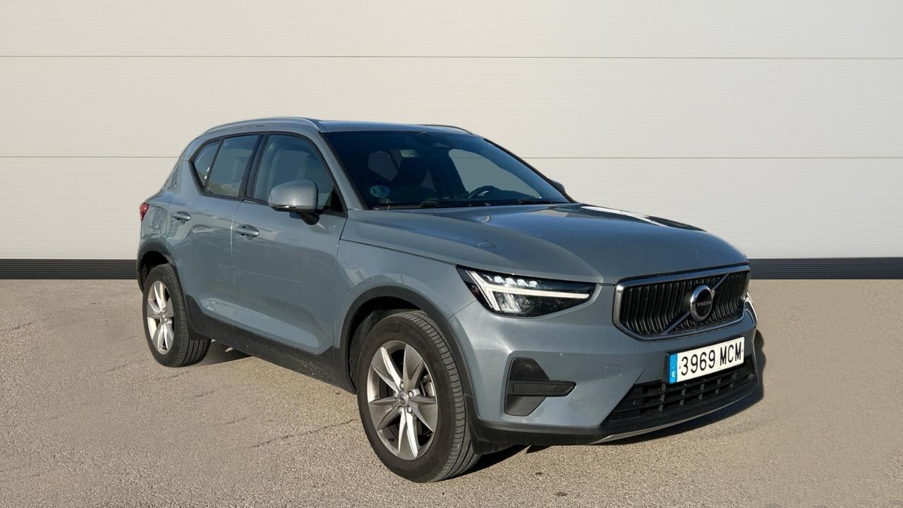 VOLVO XC40 (2.0 B3 MOMENTUM CORE AUTO 163 5P) en Madrid