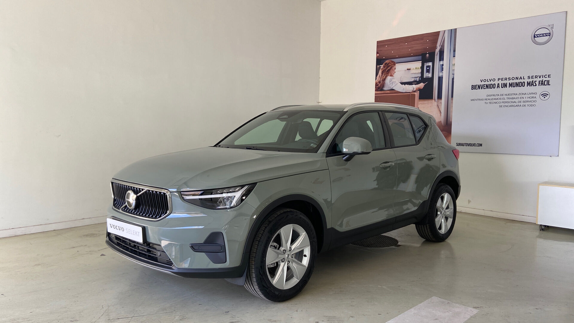 VOLVO XC40 (2.0 B3 CORE AUTO 163 5P) en Cádiz