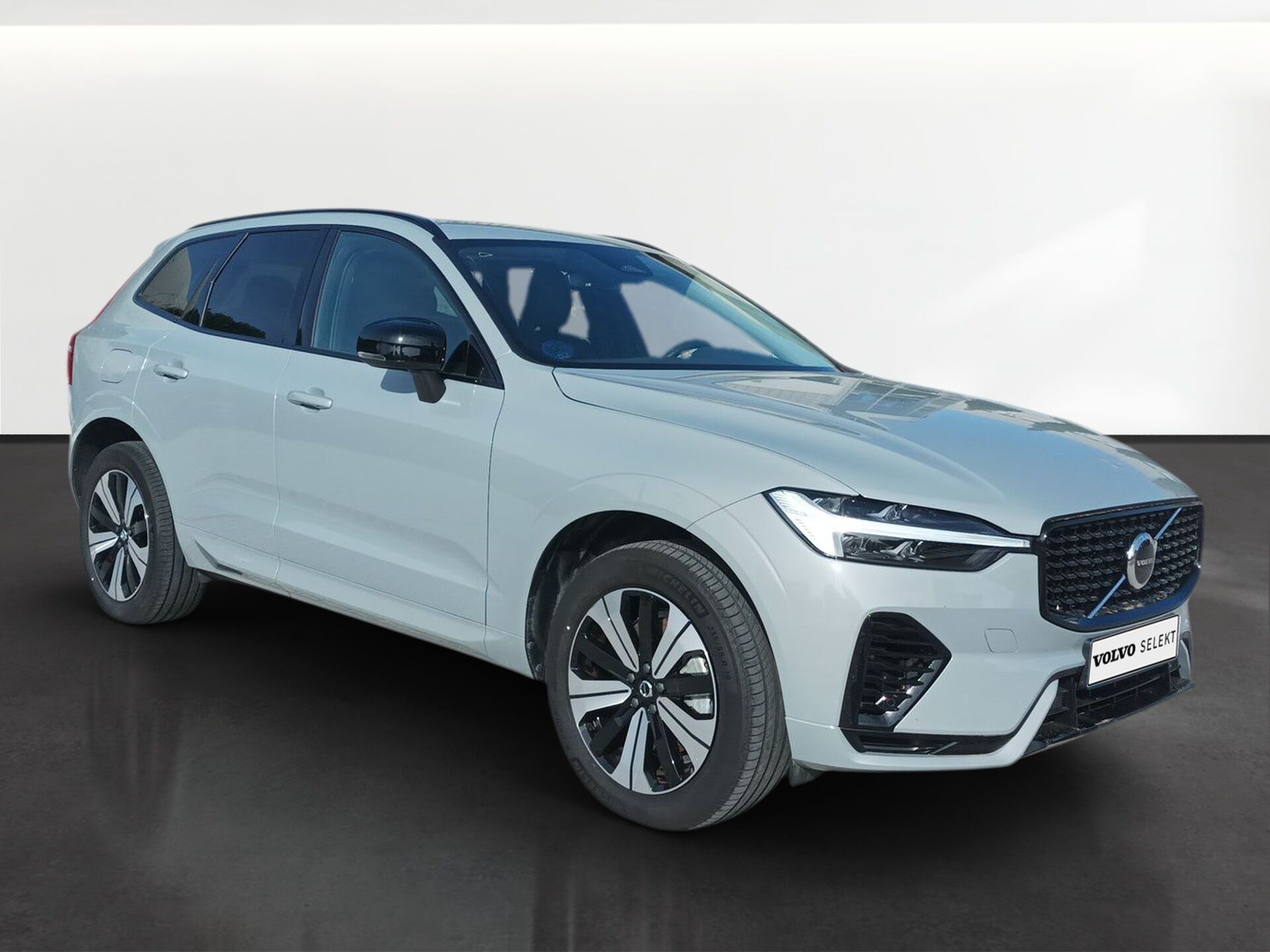 VOLVO XC60 (PLUS T6 AWD HIBRIDO ENCHUFABLE ELECTRICO/GASOLINA BRIGHT) en Ba
