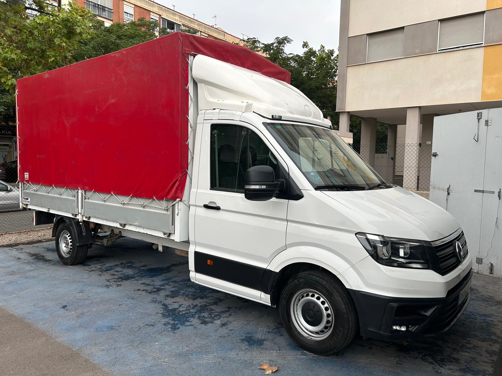 Foto del VOLKSWAGEN Crafter Ch. Cb. 2.0TDI SCR 35 BL L4 103kW