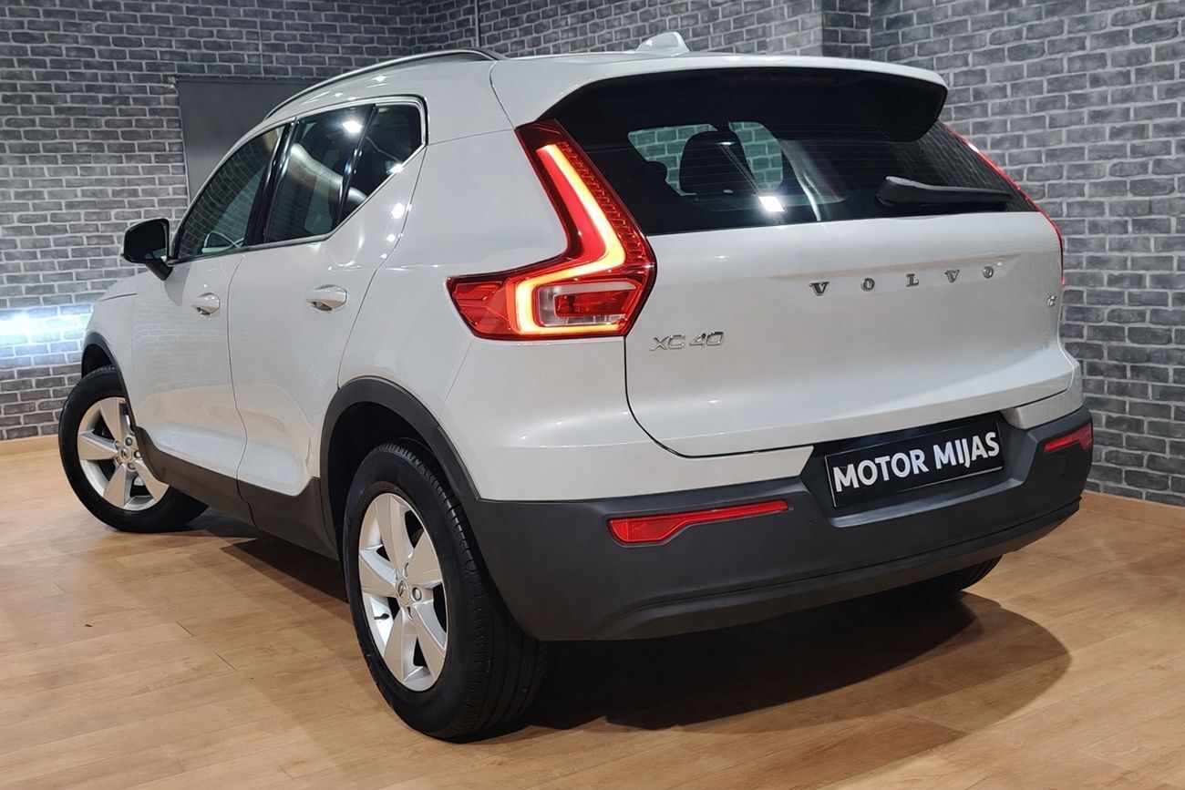 Foto del VOLVO XC40 T2 Momentum Core Aut.