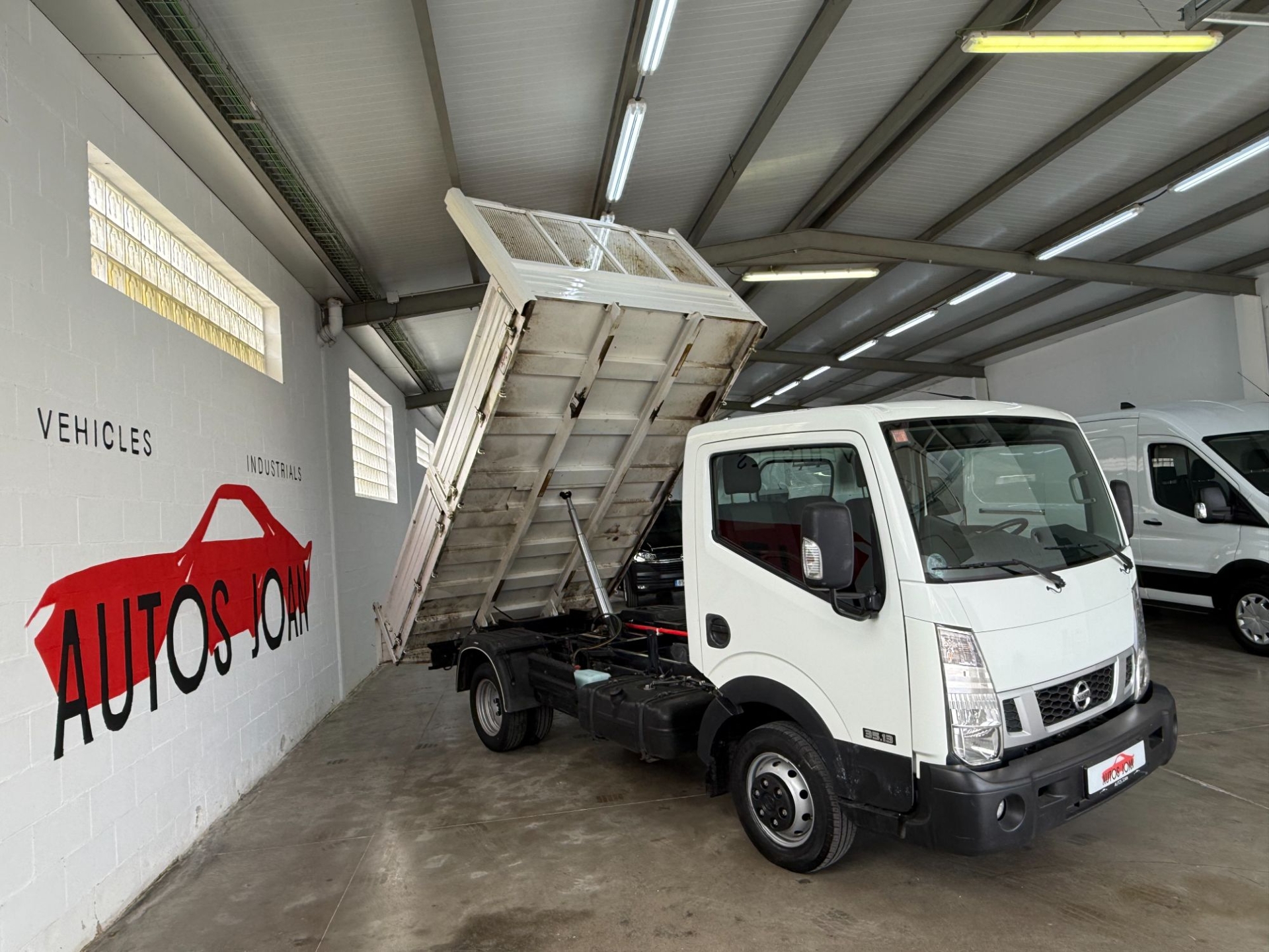 Imagen de NISSAN NT400