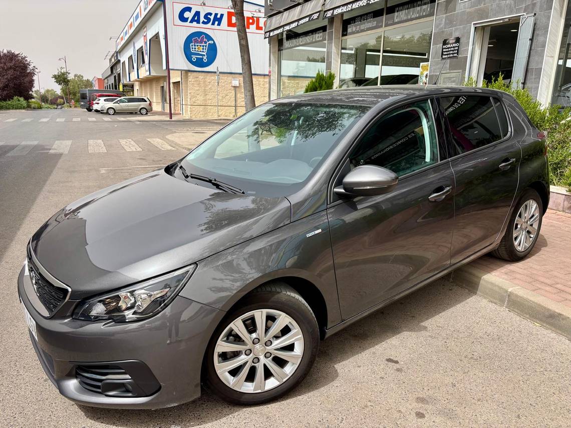 PEUGEOT 308 (5P   BlueHDi 100 S&S 6 Vel. MAN Style) en Jaén