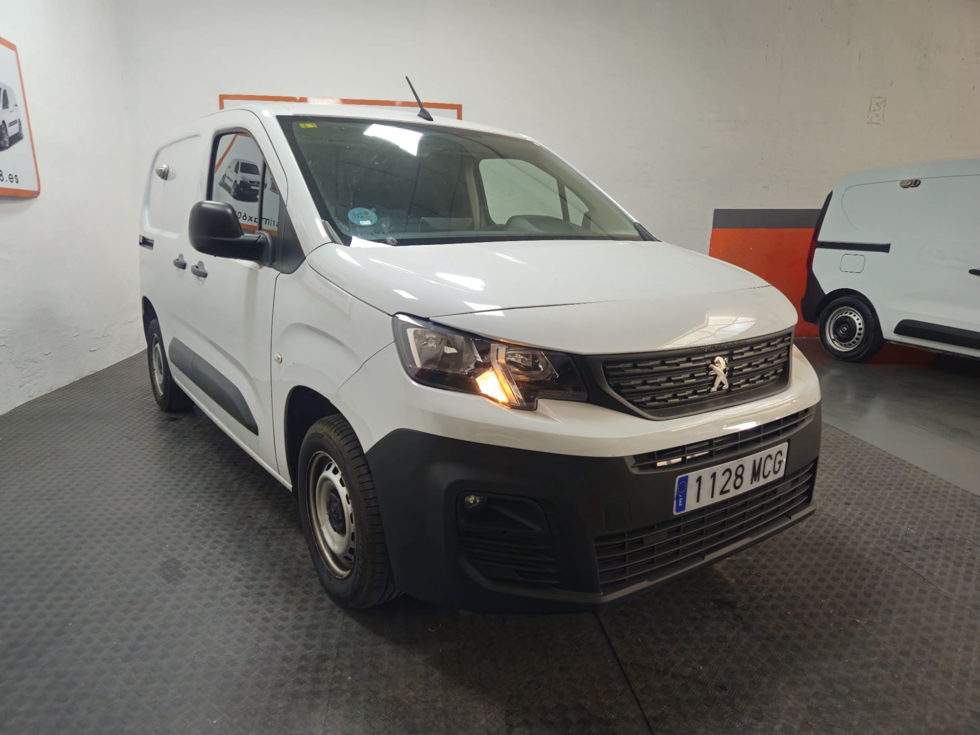 Foto del PEUGEOT Partner 1.5BlueHDI S&S Premium Standard 600kg 100
