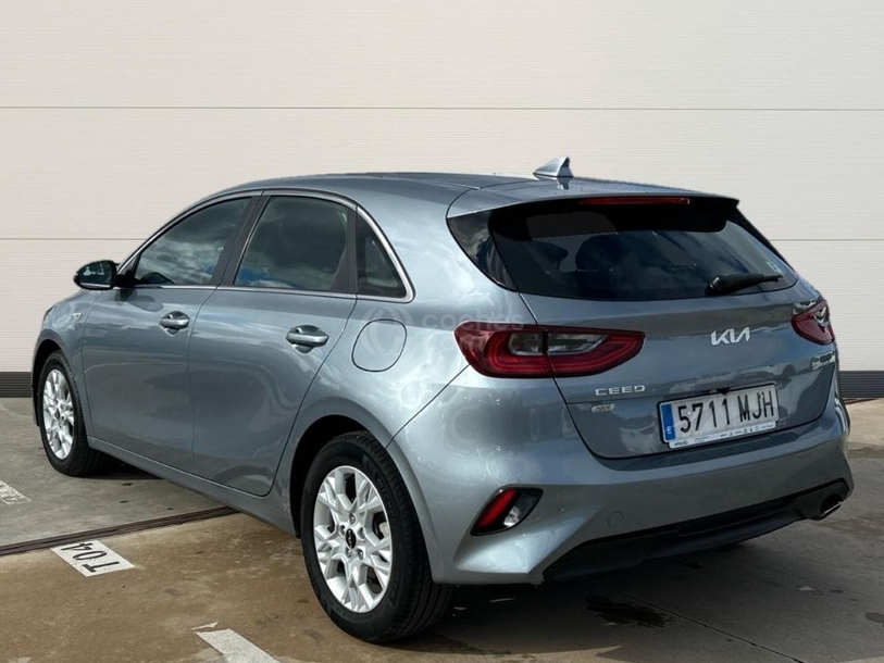 Foto del KIA Ceed 1.6 MHEV iMT Drive 136