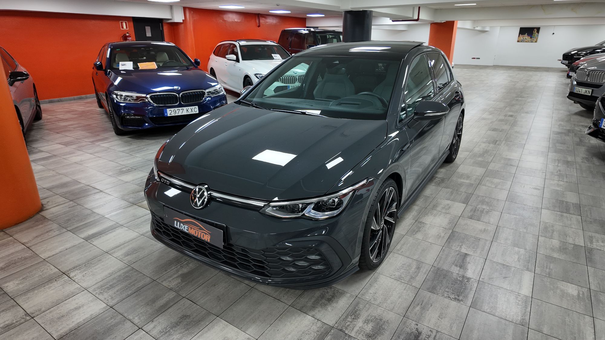VOLKSWAGEN Golf (2.0TDI R-Line DSG 110kW) en Madrid