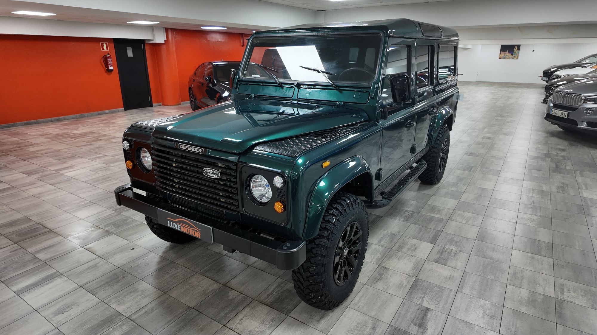 LAND ROVER Defender (110 2.5Td5 SW SE) en Madrid