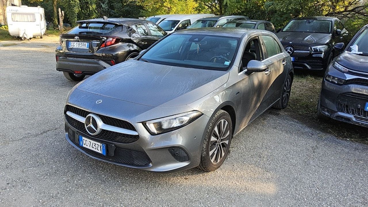 MERCEDES Clase A (A 250 e) en Madrid