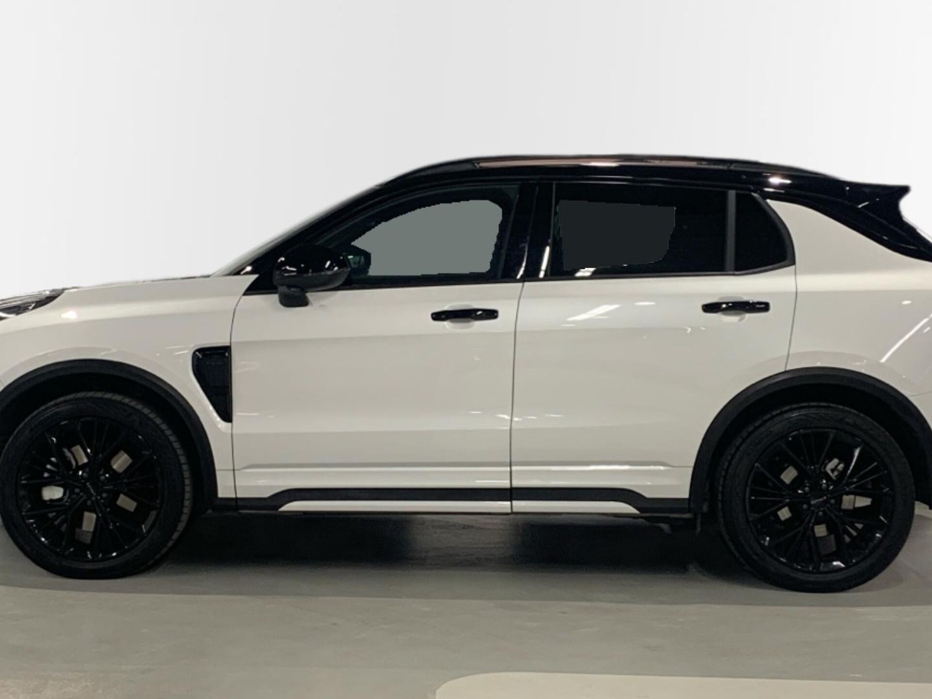 Imagen 3 de LYNK & CO 01