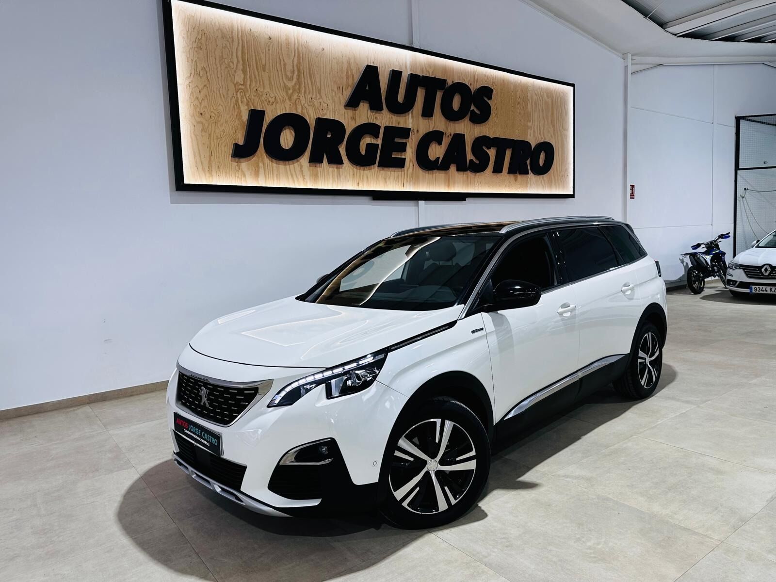 PEUGEOT 5008 (1.5 BlueHDi 96kW (130CV) S&S Active) en Sevilla