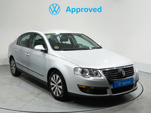 VOLKSWAGEN Passat (2.0 TDI CR BlueMotion 81 kW (110 CV)) en León