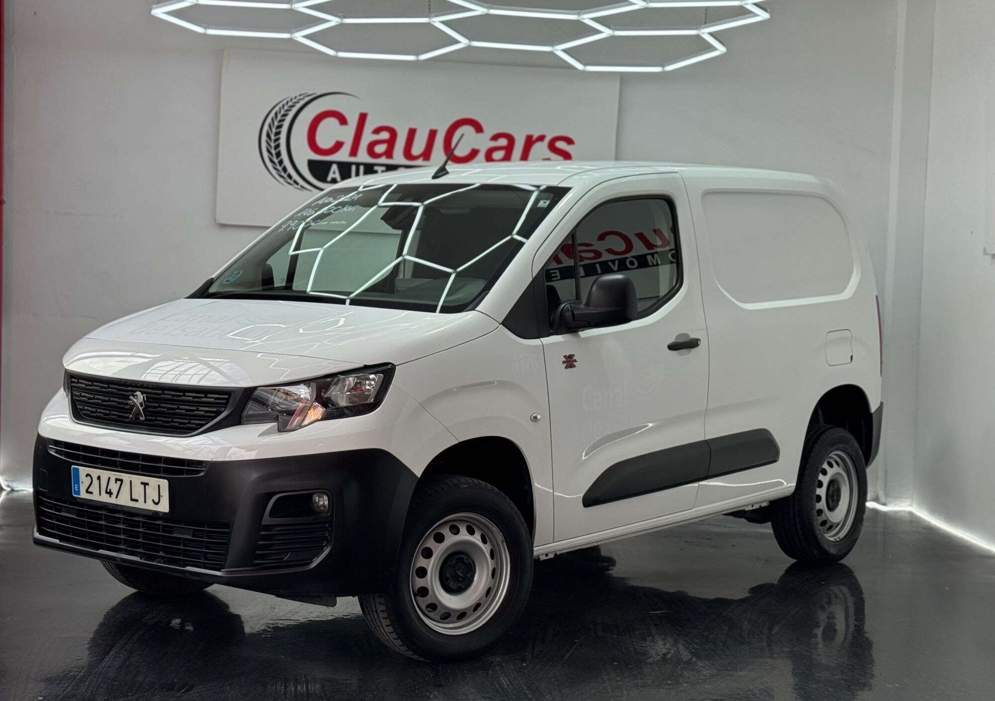 Foto del PEUGEOT Partner 1.5BlueHDI S&S 4x4 Dangel Standard 600kg 130