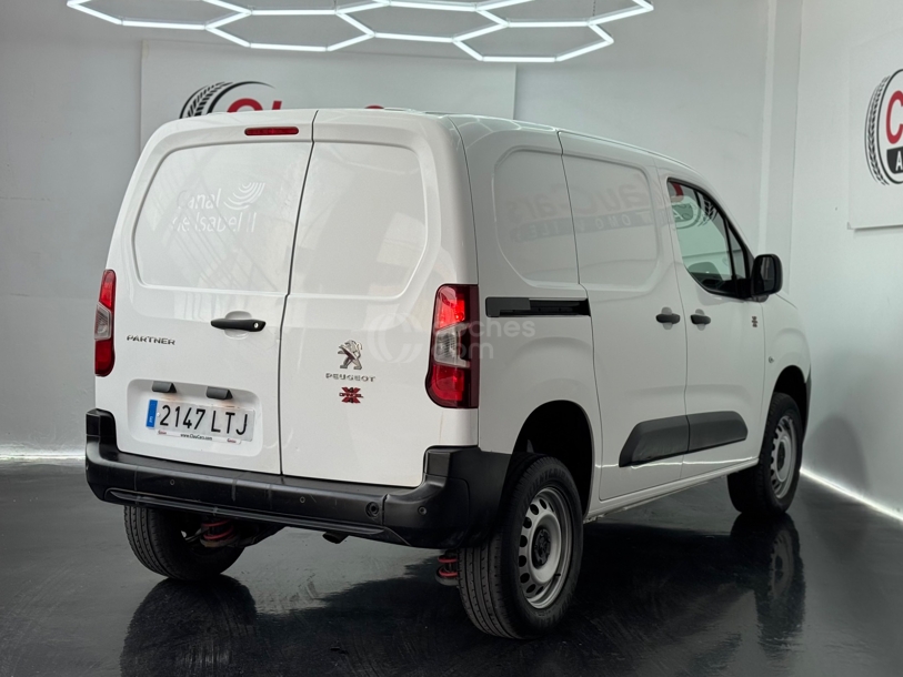 Foto del PEUGEOT Partner 1.5BlueHDI S&S 4x4 Dangel Standard 600kg 130