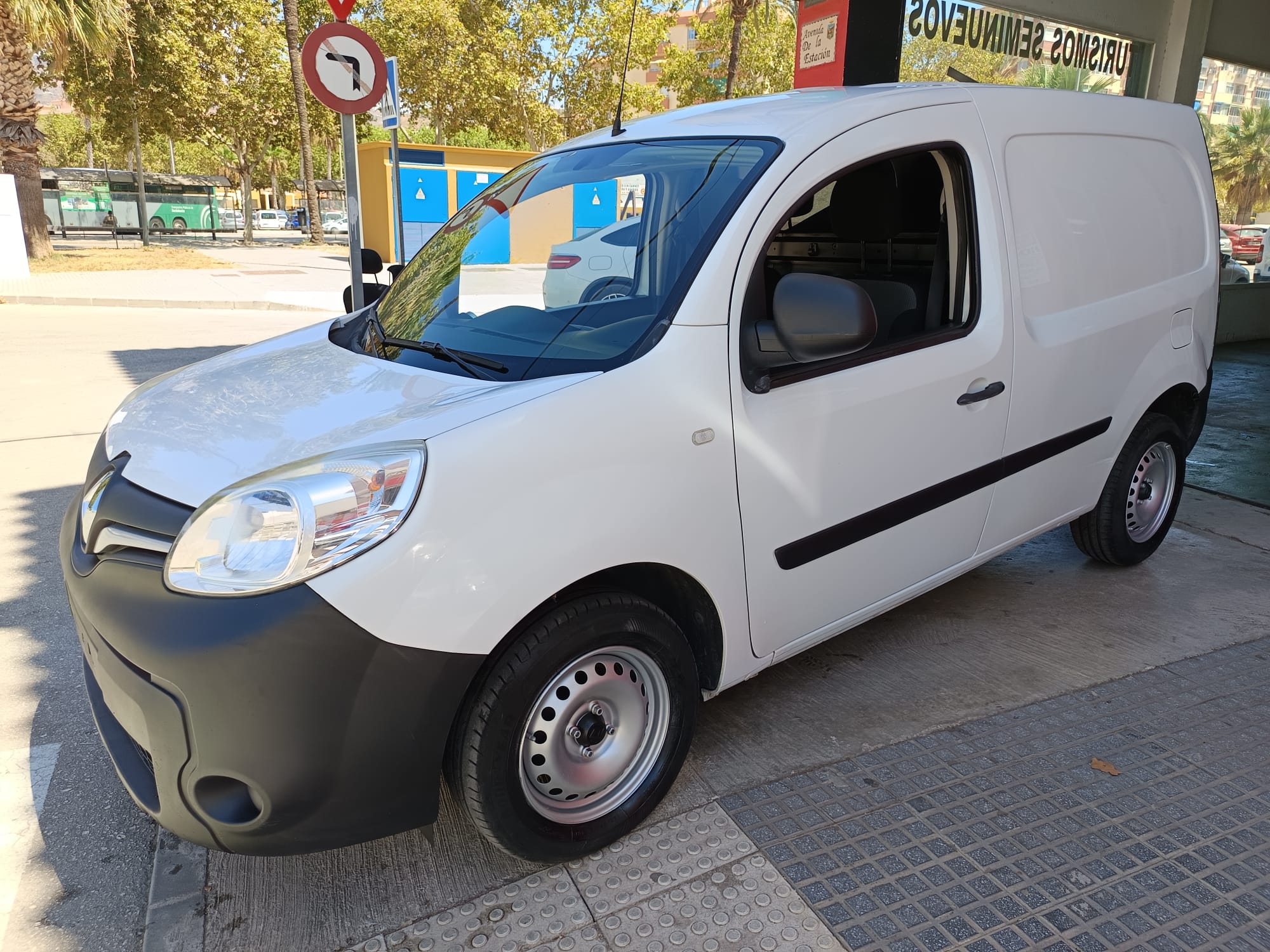 RENAULT Kangoo (Combi 1.5dCi En. Profesional N1 55kW) en Málaga