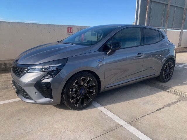 RENAULT Clio (Esprit Alpine E-Tech 105 kW (143 CV)) en Barcelona