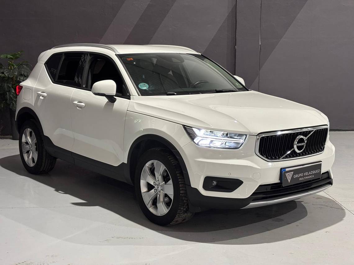 Foto del VOLVO XC40 T2 Momentum Pro Aut.