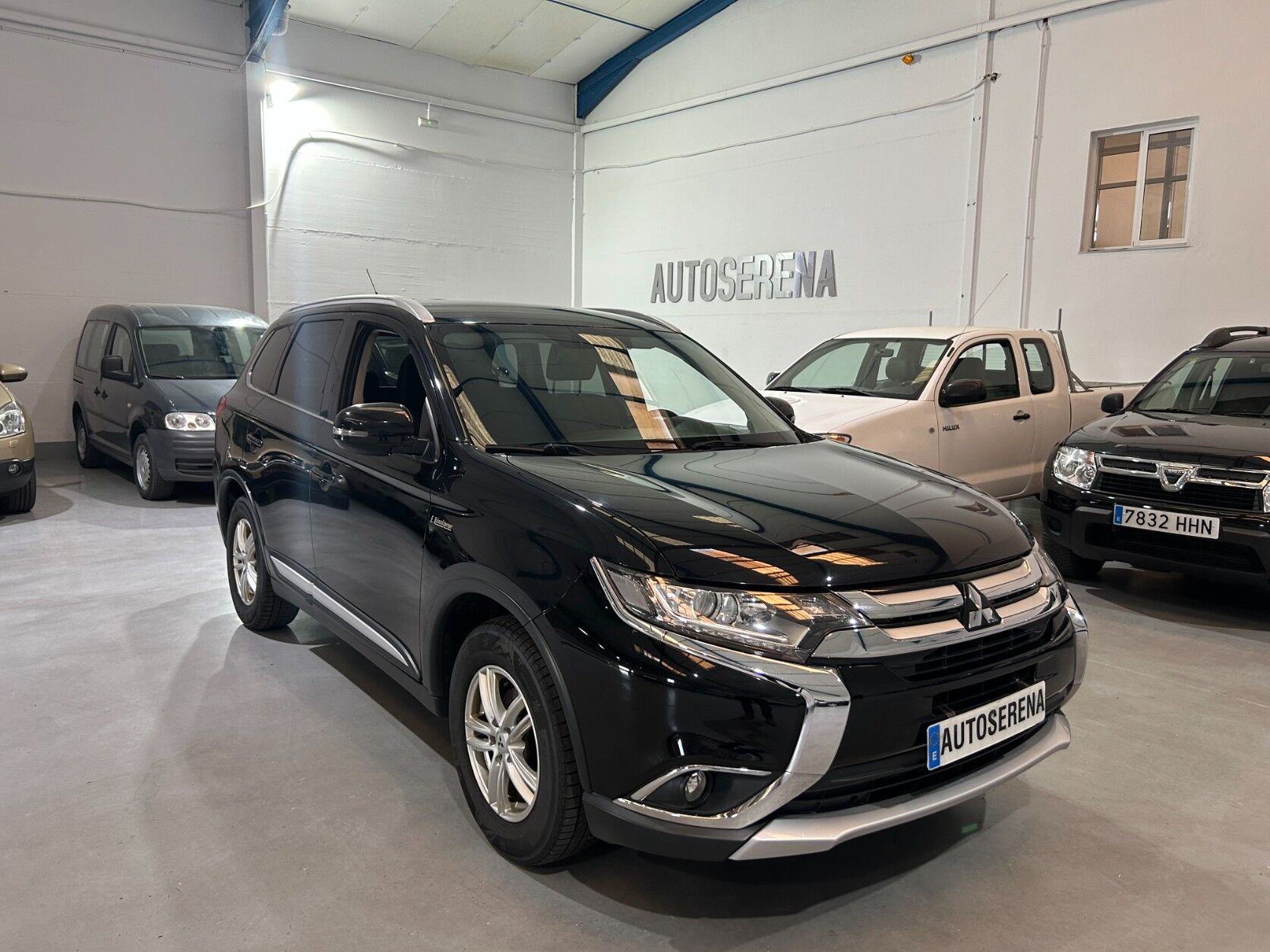 MITSUBISHI Outlander (220 DI-D Motion Auto 4WD) en Badajoz