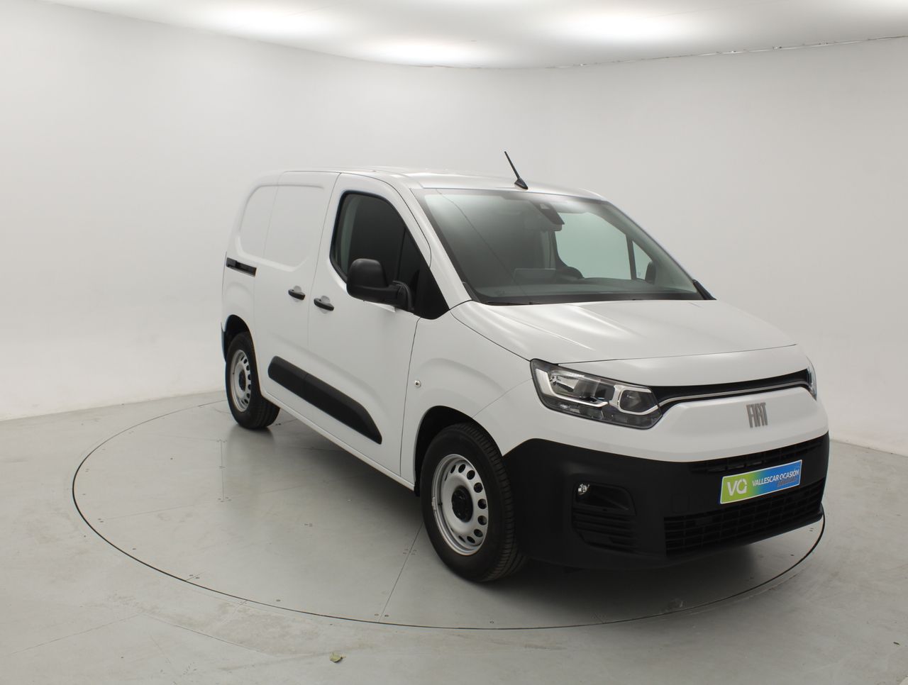 FIAT Dobló (E - DOBLO FURGÓN  100 KW 50KWH L1H1 136CV 4P) en Barcelona