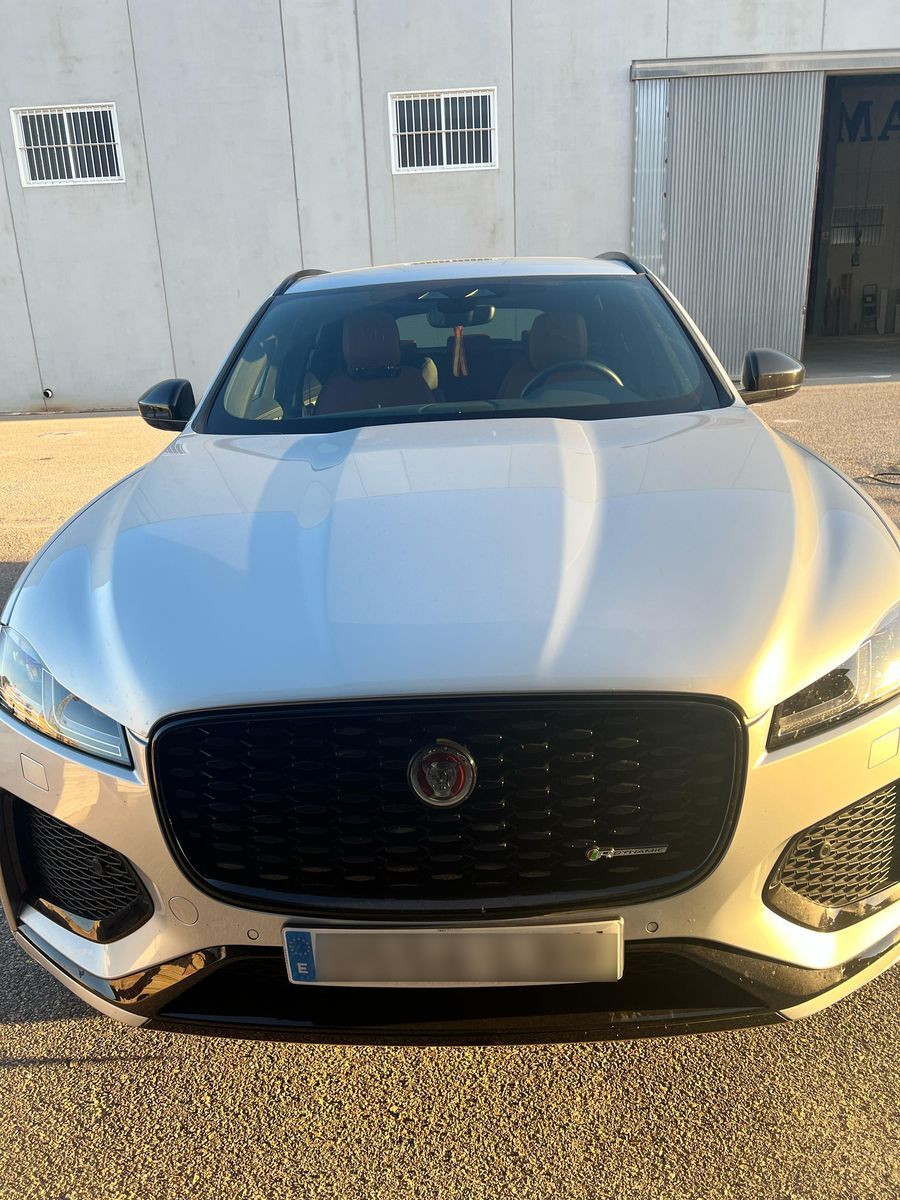 Foto del JAGUAR F-Pace 2.0D l4 MHEV R-Dynamic Black Aut. AWD 204