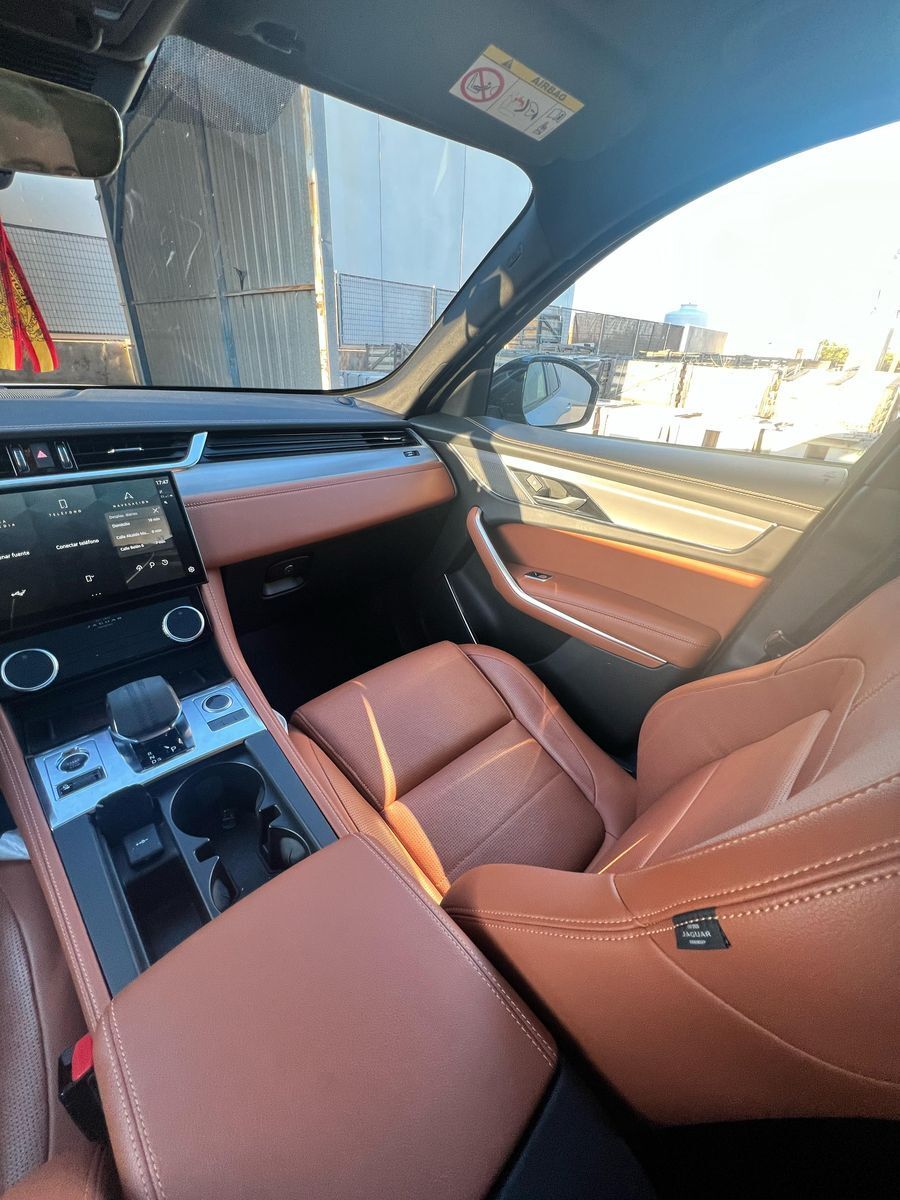 Foto del JAGUAR F-Pace 2.0D l4 MHEV R-Dynamic Black Aut. AWD 204