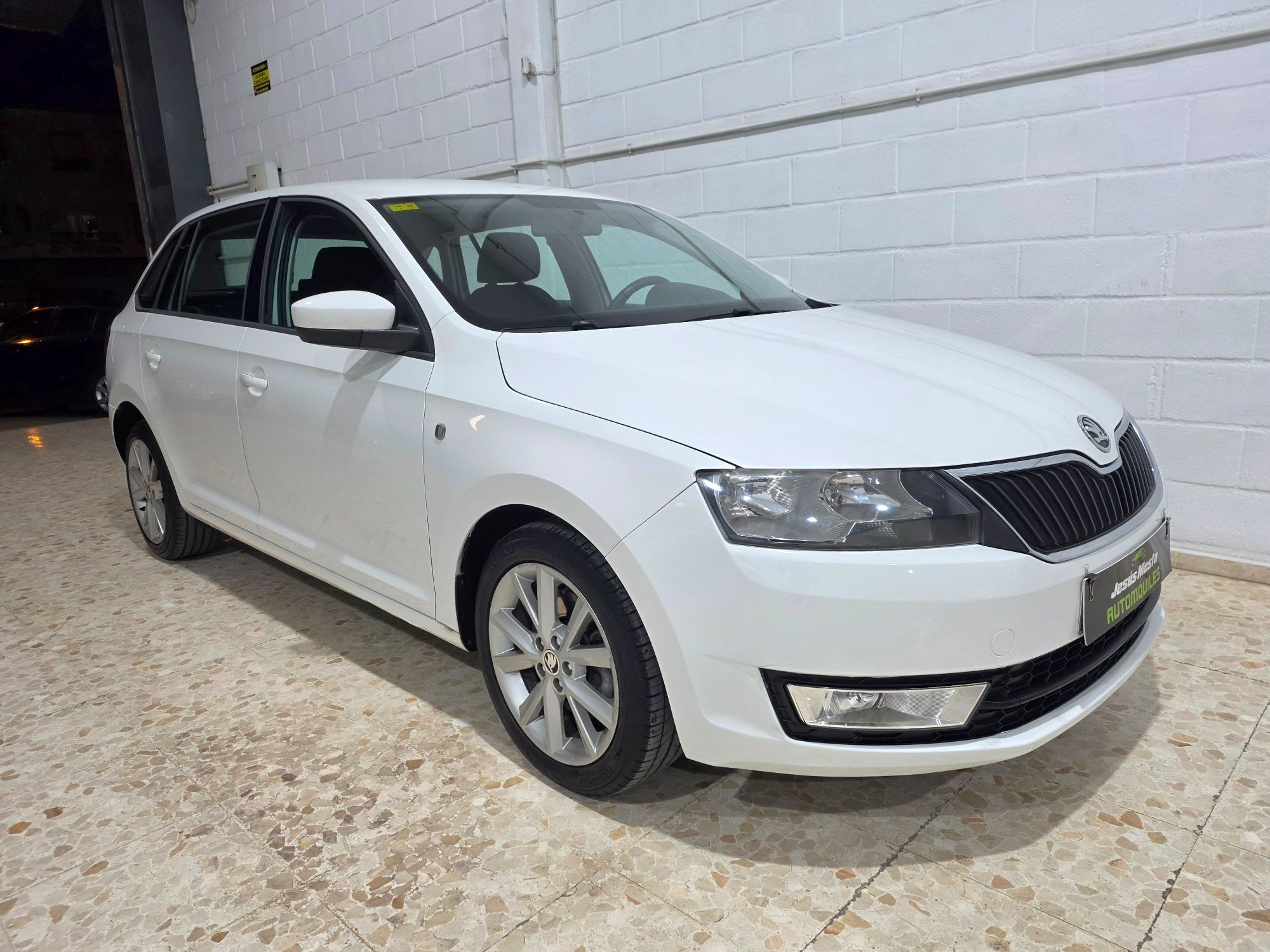 SKODA Spaceback (1.6TDI CR Ambition DSG 66kW) en Sevilla
