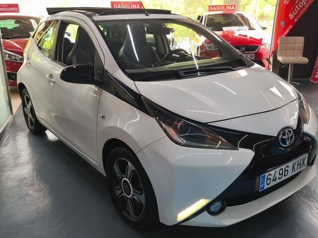 TOYOTA Aygo (1.0 70 x-play 51 kW (69 CV)) en Barcelona
