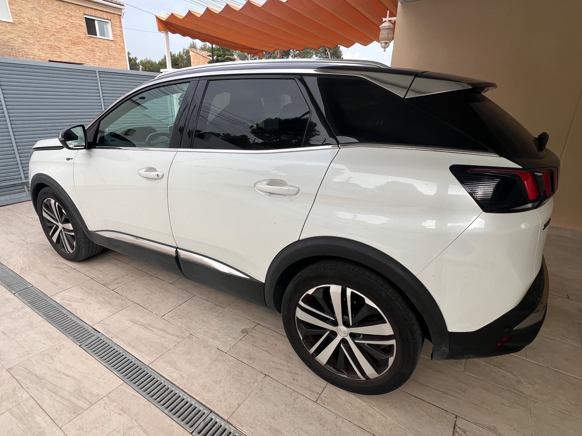 Imagen de PEUGEOT 3008