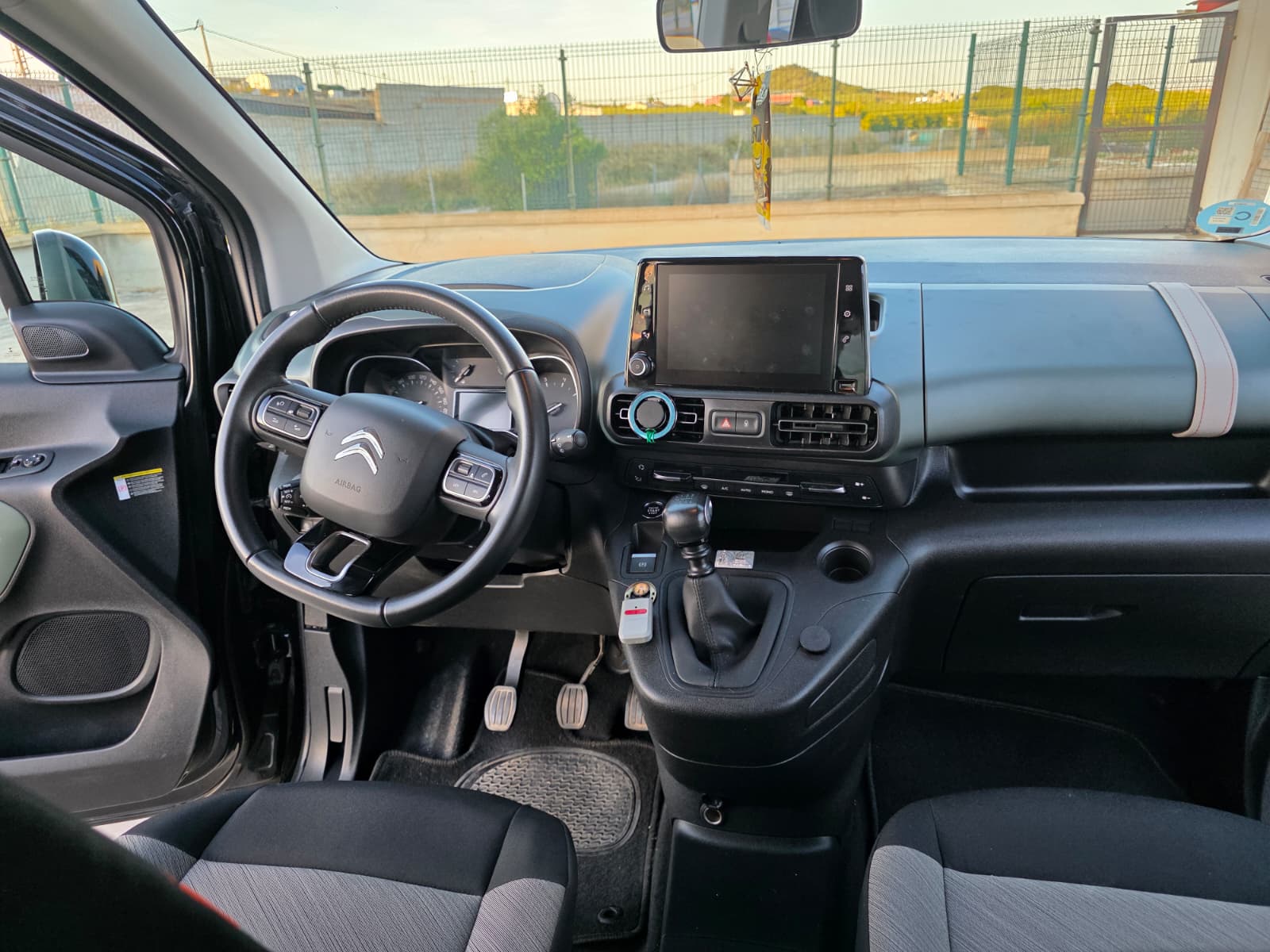 Foto del CITROEN Berlingo BlueHDi S&S Talla M Shine 130