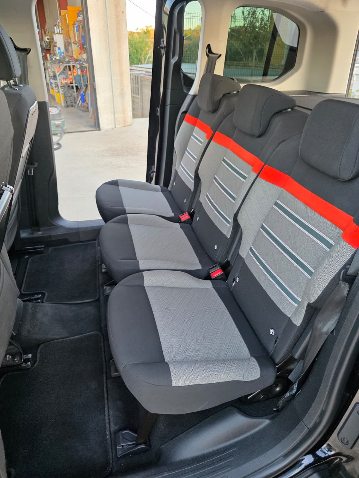 Foto del CITROEN Berlingo BlueHDi S&S Talla M Shine 130