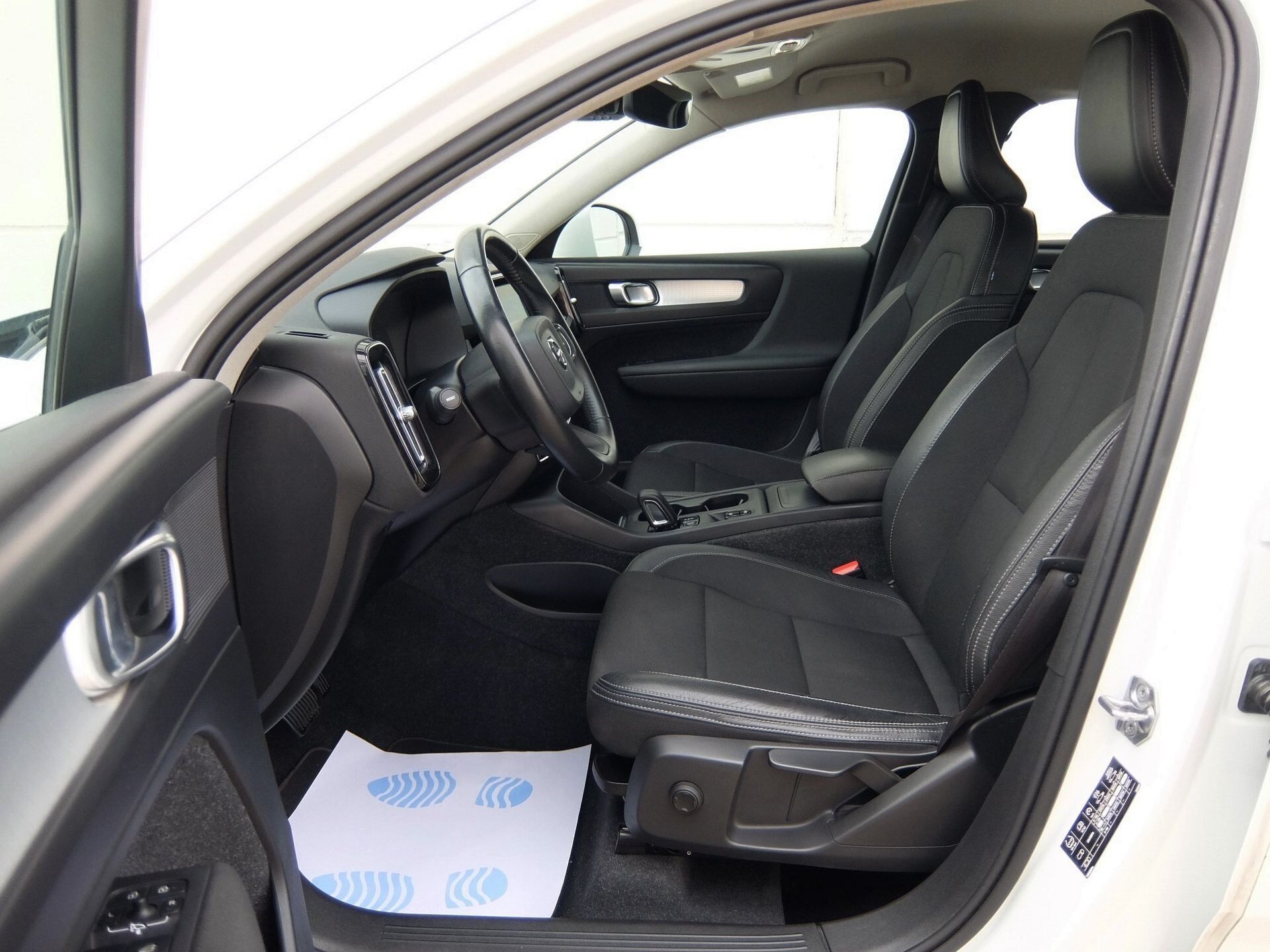 Imagen 3 de VOLVO XC40