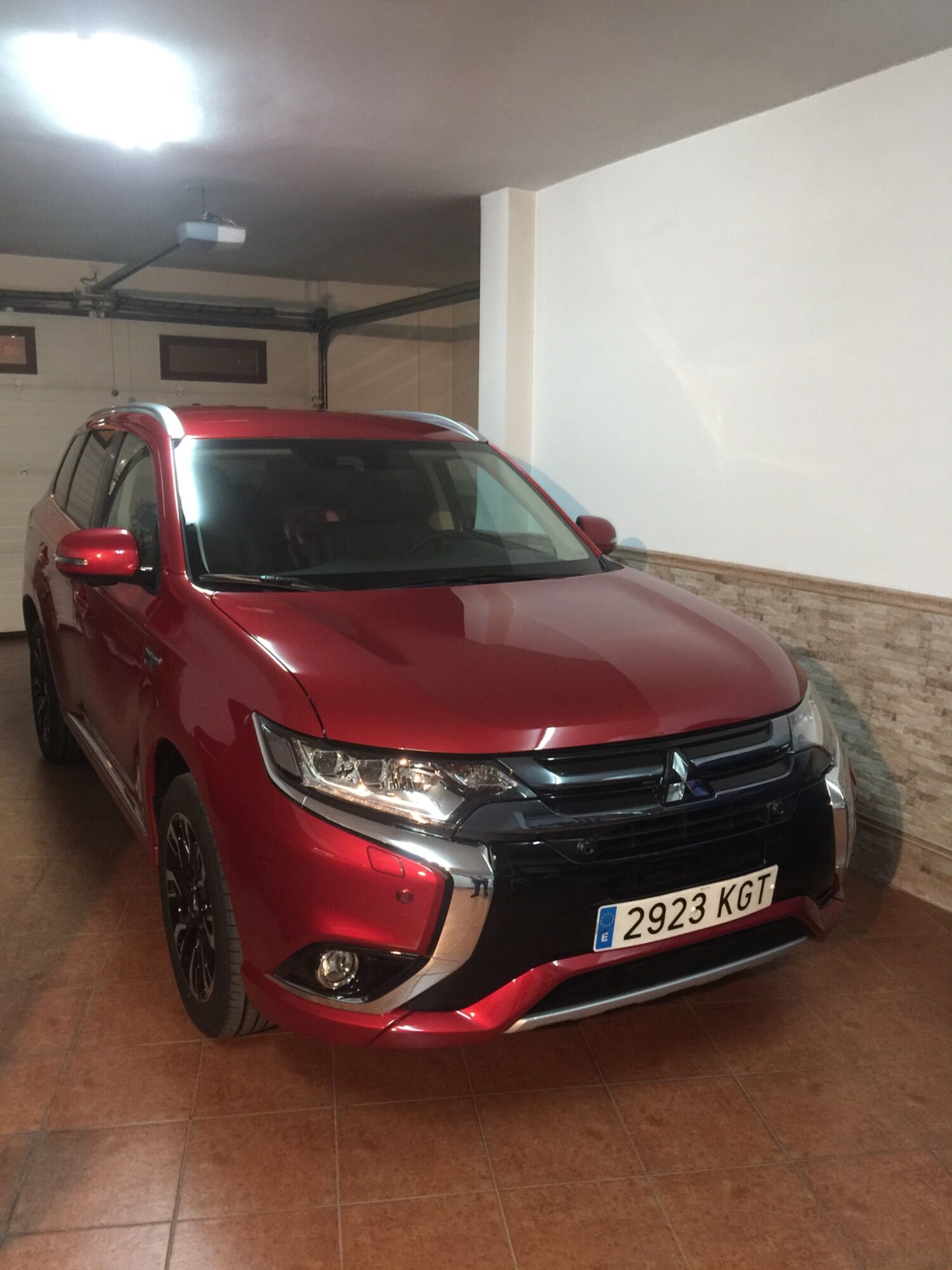 Foto del MITSUBISHI Outlander PHEV Kaiteki 4WD