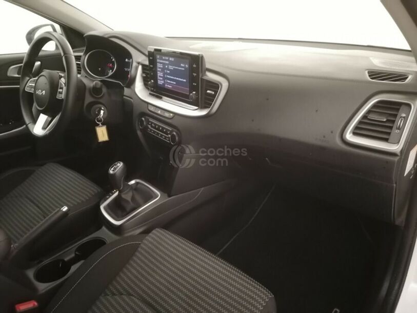 Foto del KIA Ceed 1.6 MHEV iMT Eco-Dynamics Drive 136