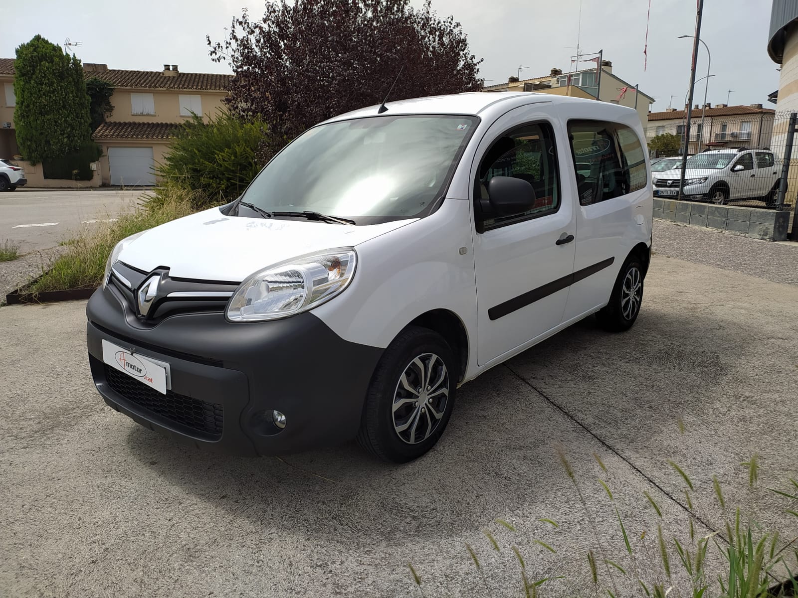 RENAULT Kangoo (1.5 DCI 95CV BLUE 4P CB) en Girona