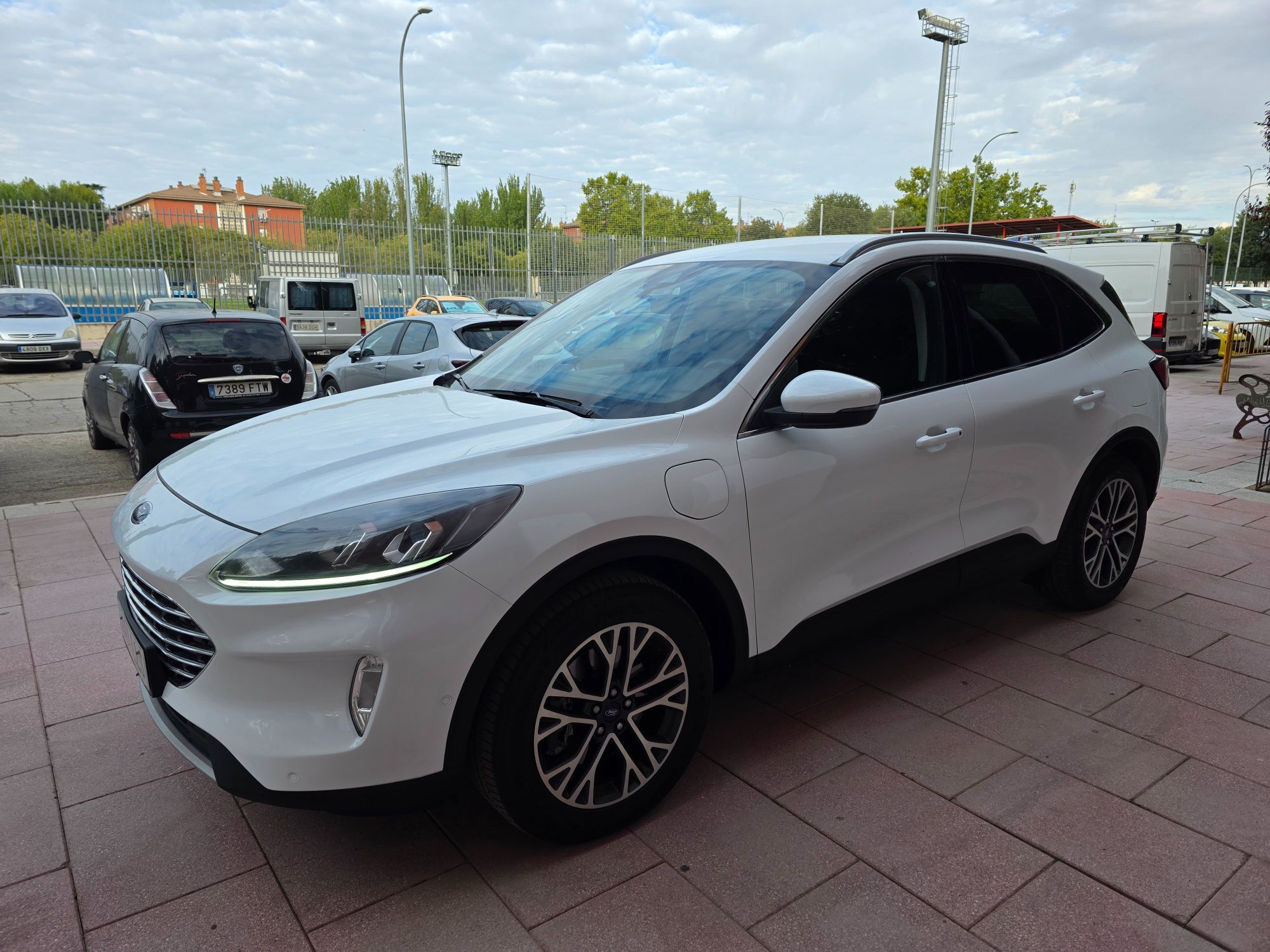 FORD Kuga (2.5 Duratec PHEV Titanium 4x2) en Madrid
