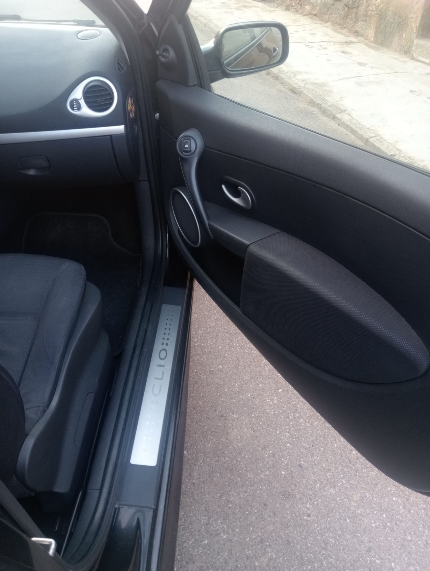 Foto del RENAULT Clio 1.2 Authentique eco2