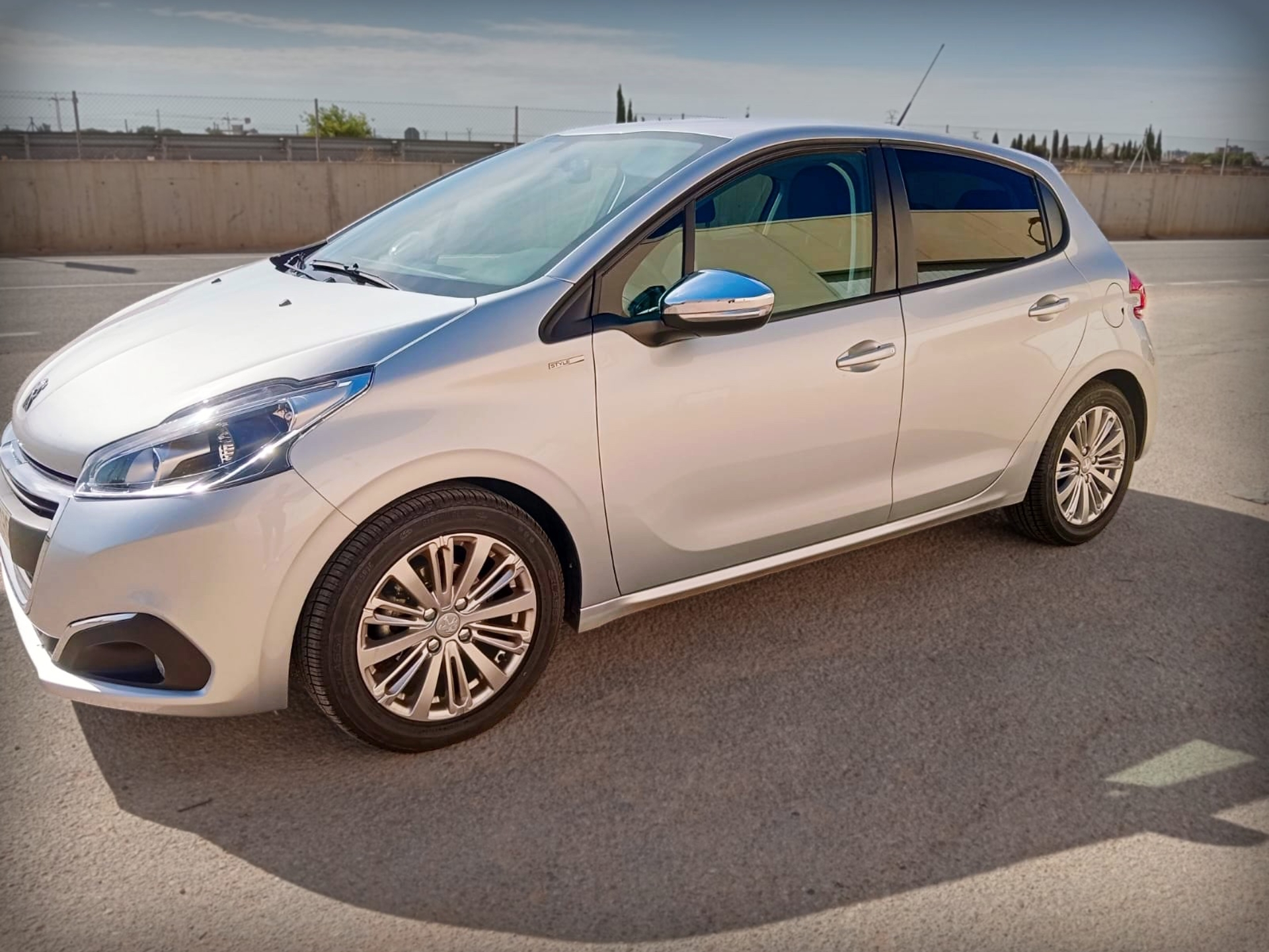 Imagen de PEUGEOT 208