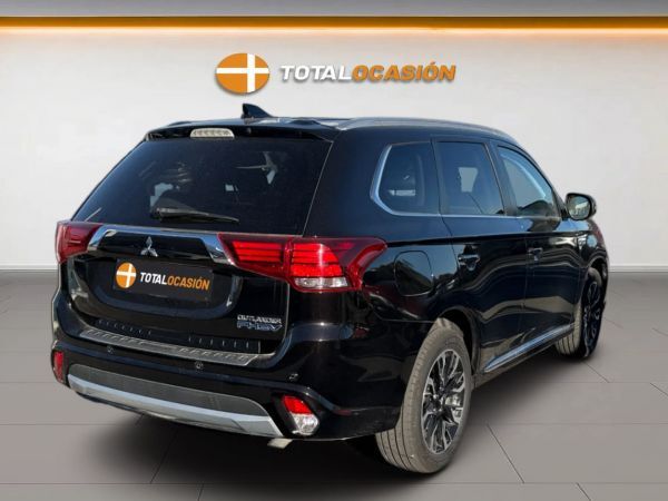 Foto del MITSUBISHI Outlander PHEV Kaiteki 4WD