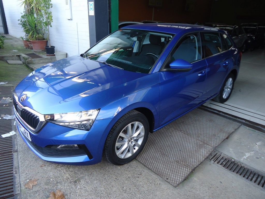 SKODA Scala (1.0 TSI Ambition 81kW) en Sevilla